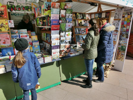 B&uuml;cherstand auf der Strandpromenade